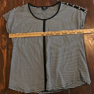 Jones New York Striped Knit Top Short Sleeve Button Detail Black White Womens L
